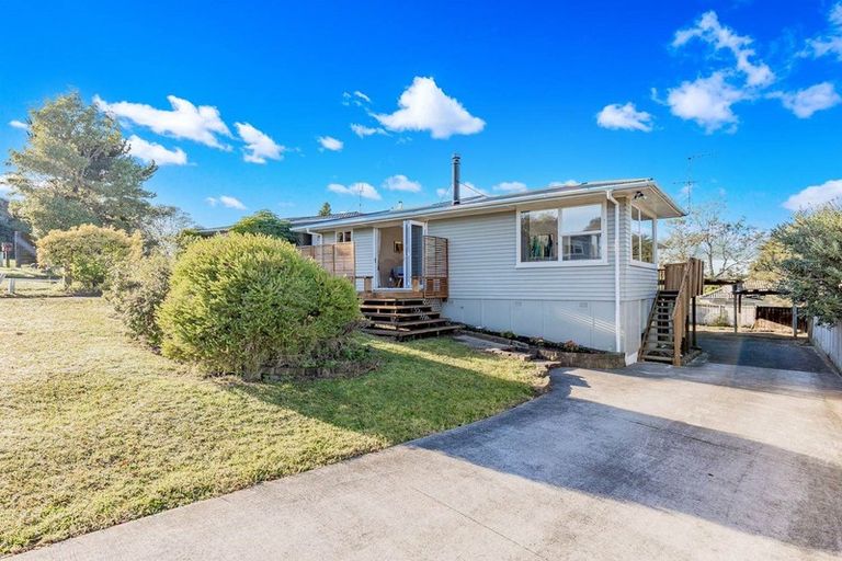 Photo of property in 25 Juniper Road, Sunnynook, Auckland, 0620