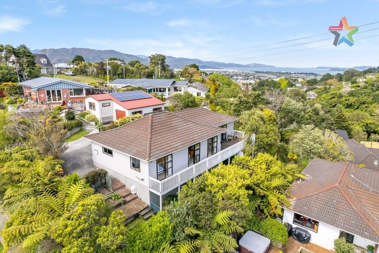 Photo of property in 42 Matuhi Street, Tirohanga, Lower Hutt, 5010