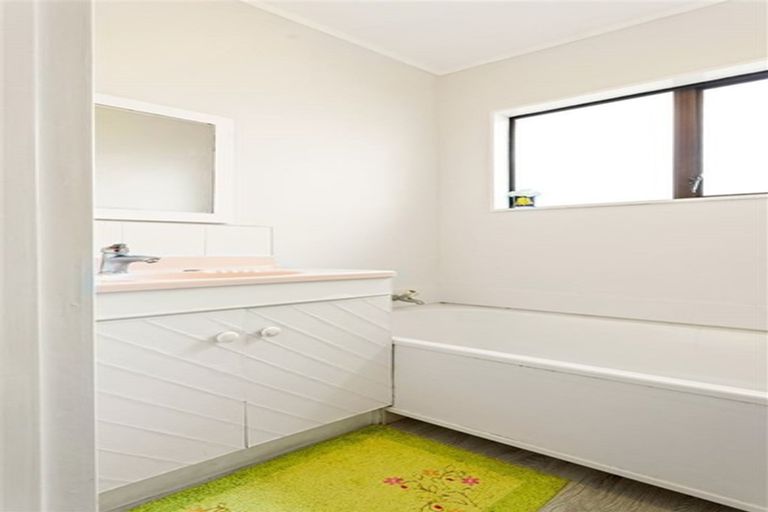 Photo of property in 1/50a Tawa Crescent, Manurewa, Auckland, 2102