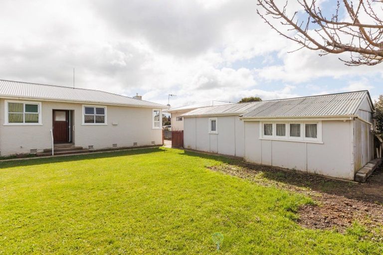 Photo of property in 4 Glasgow Street, Takaro, Palmerston North, 4412