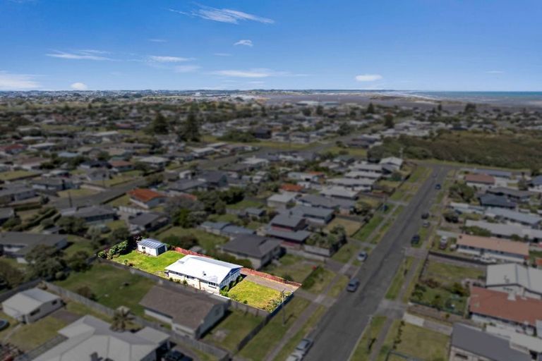 Photo of property in 18 Aotea Street, Castlecliff, Whanganui, 4501