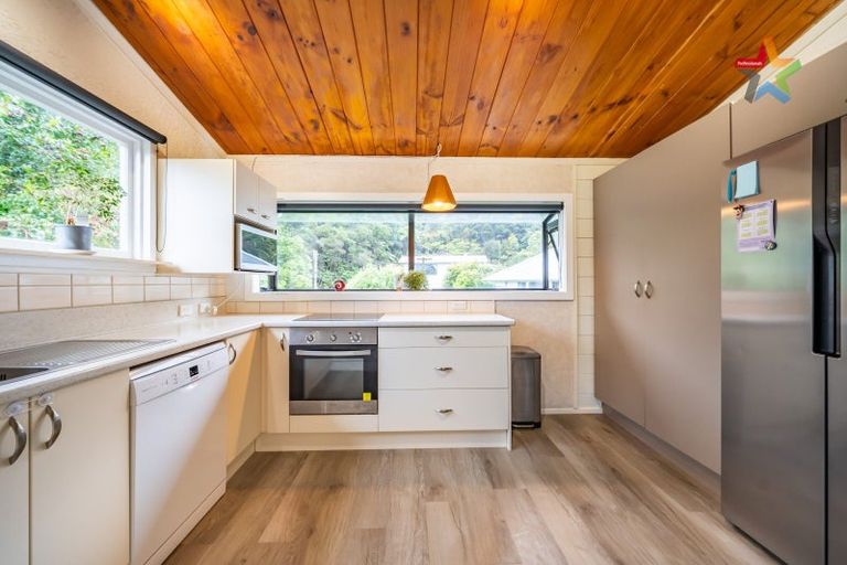 Photo of property in 38 James Grove, Stokes Valley, Lower Hutt, 5019