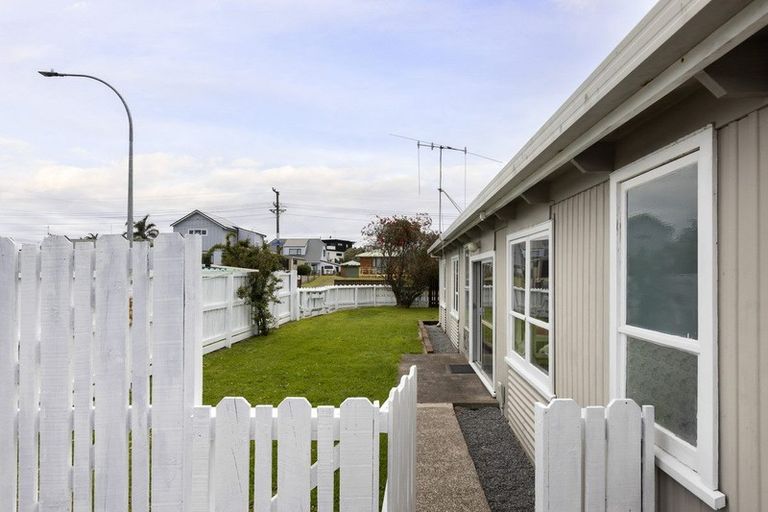 Photo of property in 2/1 Taupo Avenue, Mount Maunganui, 3116