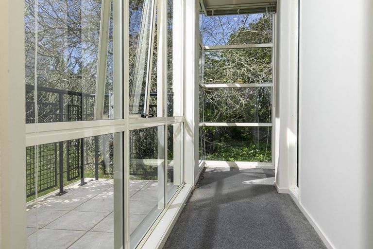 Photo of property in 1/166 Mokoia Road, Chatswood, Auckland, 0626