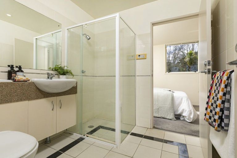 Photo of property in 1/166 Mokoia Road, Chatswood, Auckland, 0626