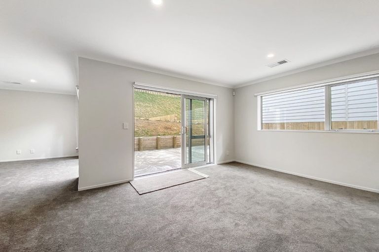 Photo of property in 147 Amesbury Drive, Churton Park, Wellington, 6037