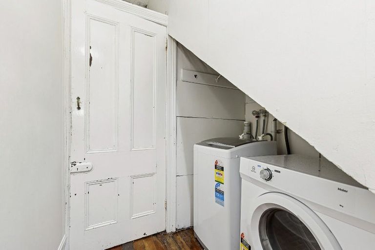 Photo of property in 195 The Terrace, Wellington Central, Wellington, 6011