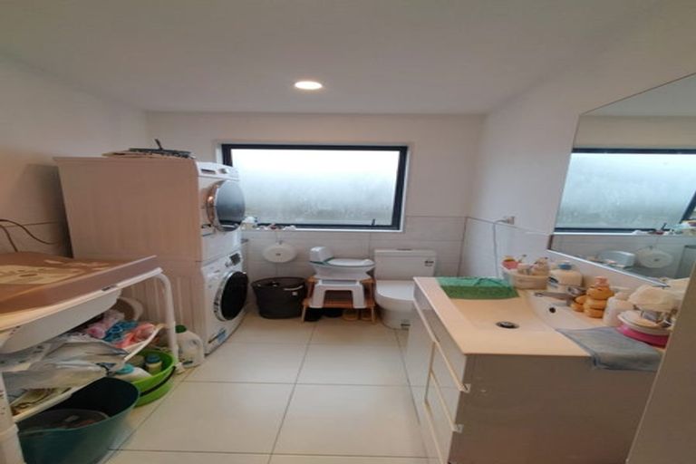 Photo of property in 12 Liam Place, Half Moon Bay, Auckland, 2012