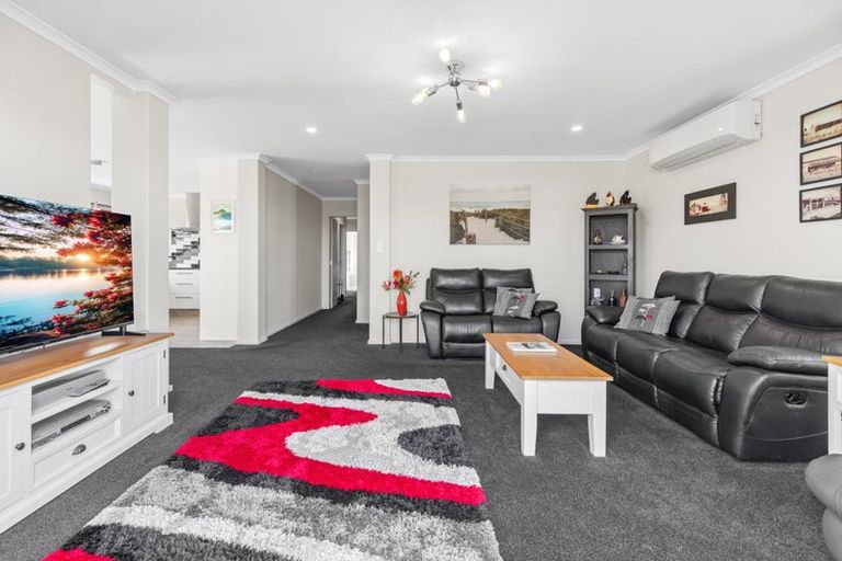 Photo of property in 1 Waikiwi Way, Papamoa, 3118