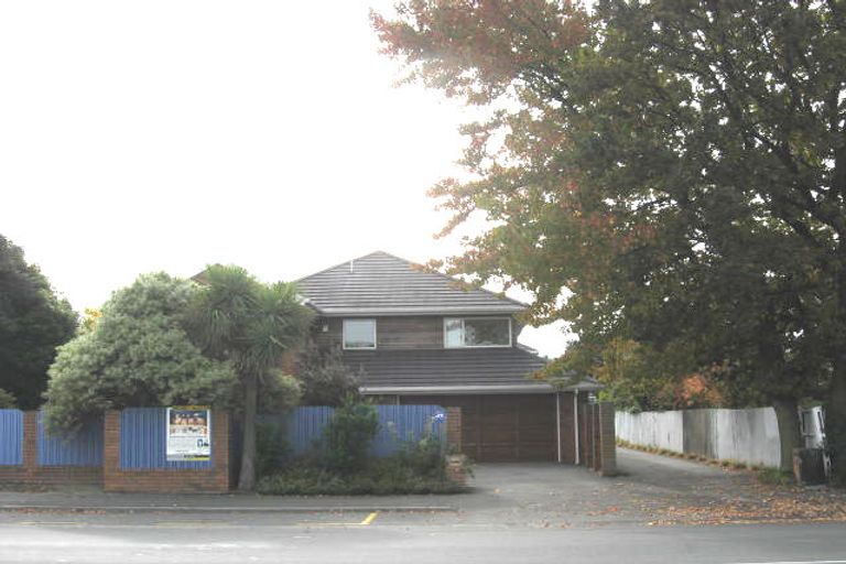 Photo of property in 94 Memorial Avenue, Ilam, Christchurch, 8053