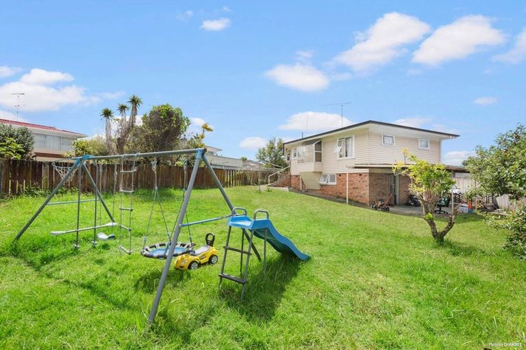 Photo of property in 127 Reeves Road, Pakuranga Heights, Auckland, 2010