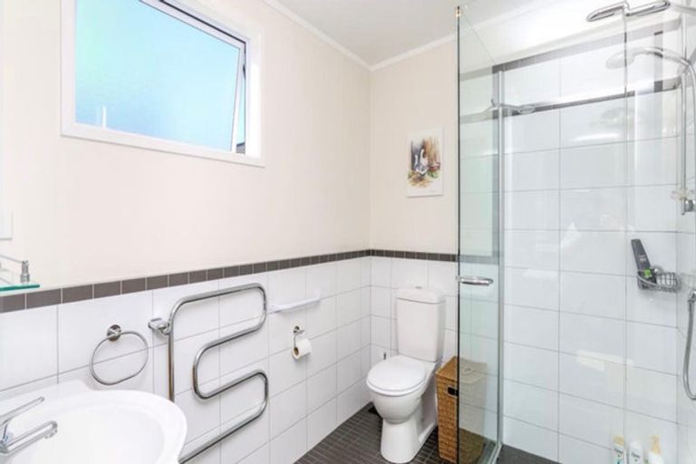 Photo of property in 2/3 Tainui Street, Welbourn, New Plymouth, 4312