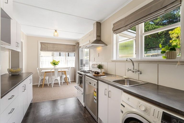 Photo of property in 200 Waddington Drive, Naenae, Lower Hutt, 5011