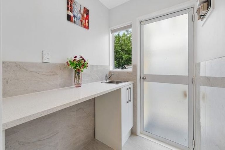 Photo of property in 1/157 Te Irirangi Drive, Flat Bush, Auckland, 2019