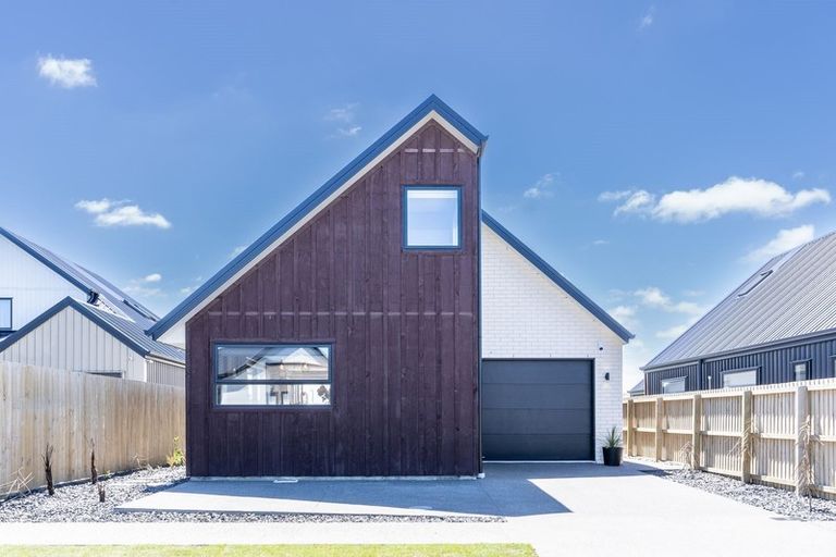 Photo of property in 39 Dow Square, Wigram, Christchurch, 8025