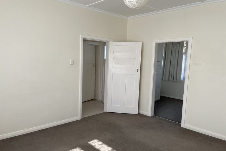 Photo of property in 55 Endeavour Street, Lyall Bay, Wellington, 6022