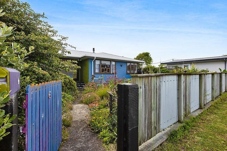 Photo of property in 6 Cornwall Street, Patea, 4520