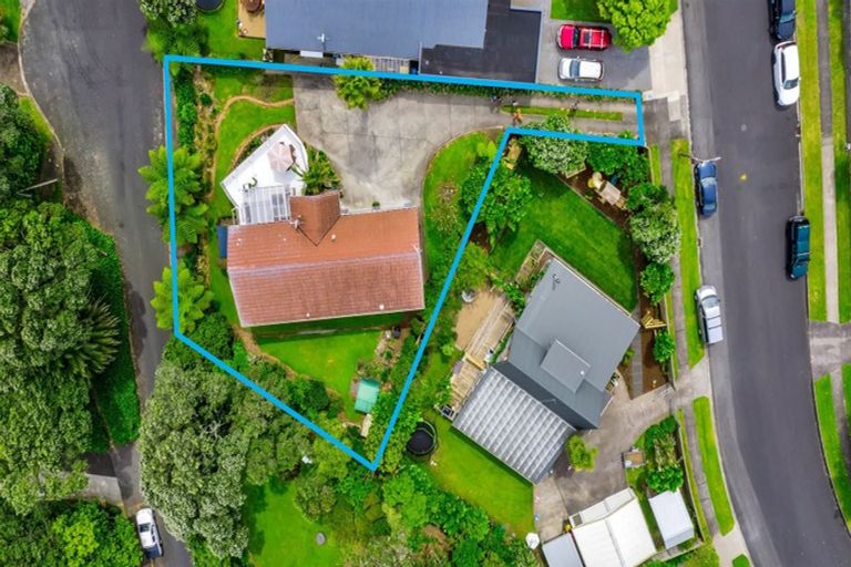 Photo of property in 12 Russell Drive, Oakura, 4314