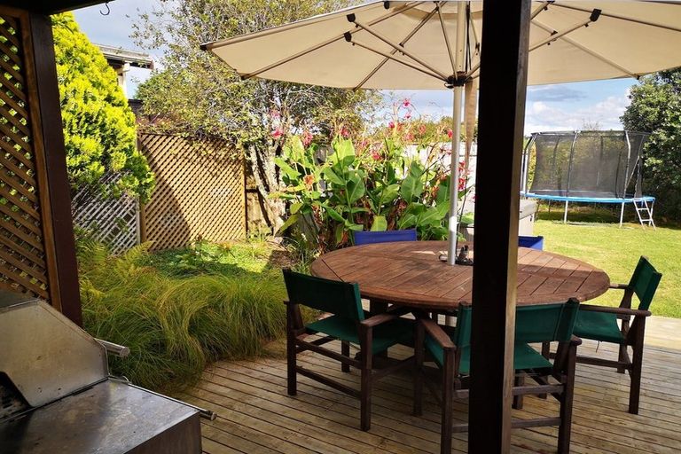 Photo of property in 19 Jay Court, Botany Downs, Auckland, 2010