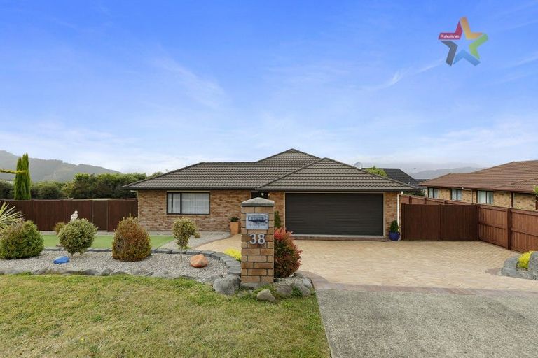 Photo of property in 38 Kirton Drive, Riverstone Terraces, Upper Hutt, 5018