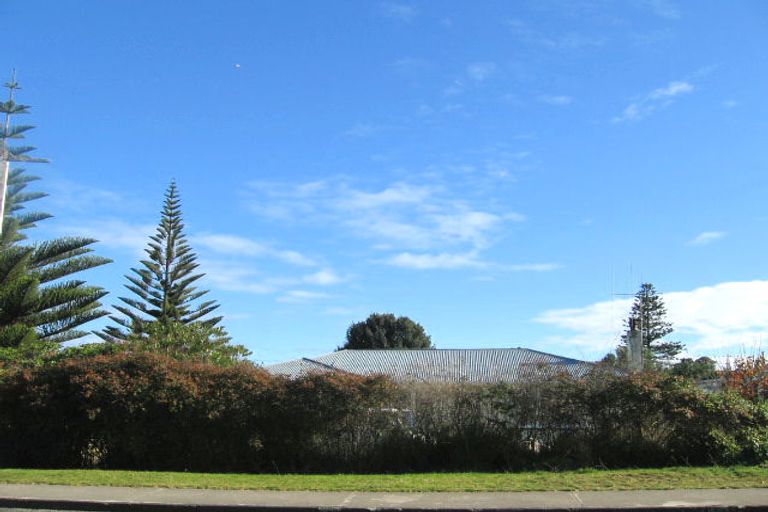 Photo of property in 43 Ngaio Street, Otaki Beach, Otaki, 5512