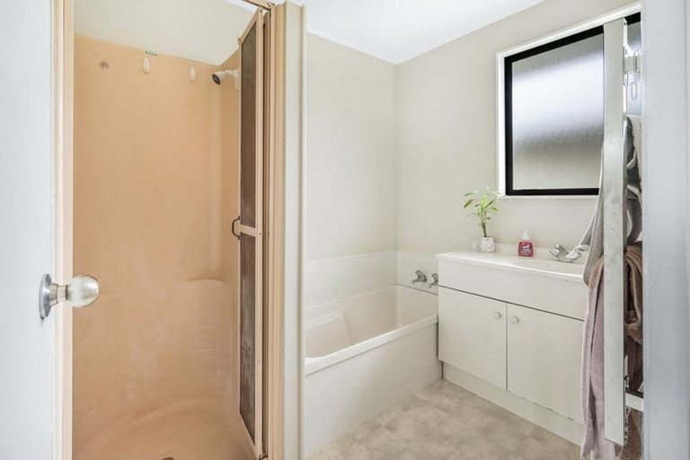 Photo of property in 86 Oakfield Crescent, Pukete, Hamilton, 3200