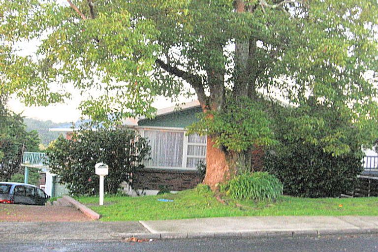 Photo of property in 24 Lynmore Drive, Hillpark, Auckland, 2102