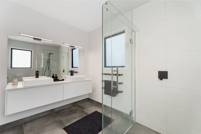 Photo of property in 42 Oceana Drive, Welcome Bay, Tauranga, 3175