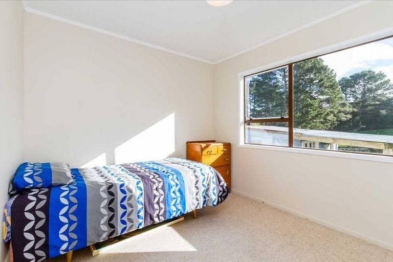 Photo of property in 15 Yule Place, Massey, Auckland, 0614