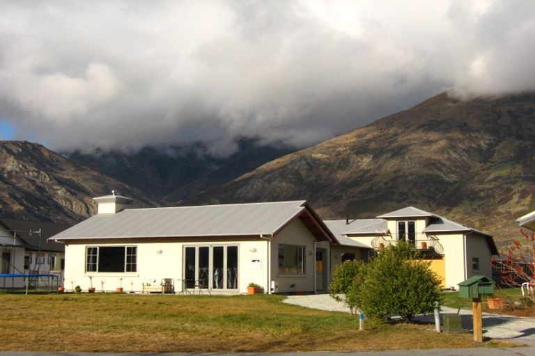 Photo of property in 12 Orbell Drive, Lake Hayes, Queenstown, 9304