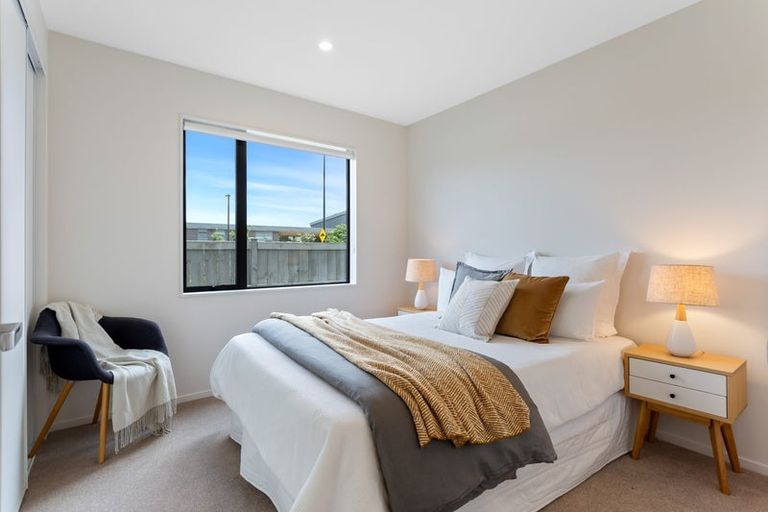 Photo of property in 2 Juniper Drive, Rosehill, Papakura, 2113