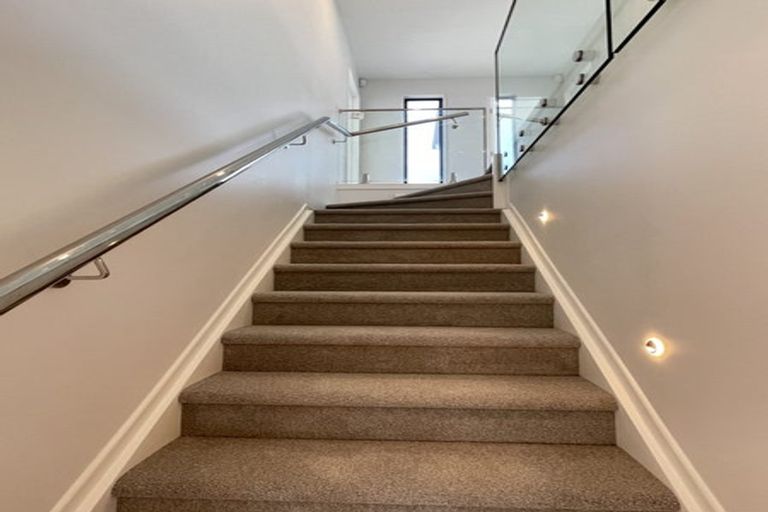 Photo of property in 6 Vanbrugh Place, Bucklands Beach, Auckland, 2014