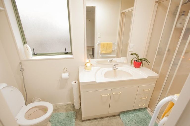 Photo of property in 3a Benton Place, Manurewa, Auckland, 2102