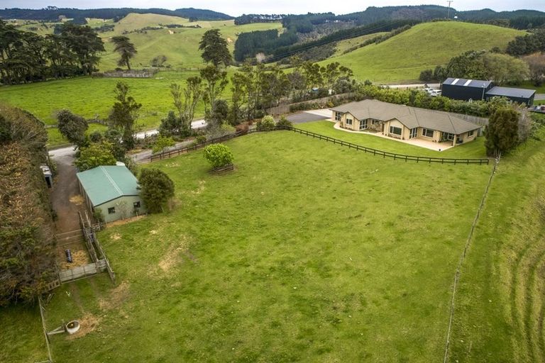 Photo of property in 126 Wilson Road, South Head, Helensville, 0874