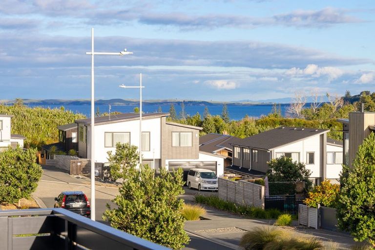 Photo of property in 7 Hanikura Street, Long Bay, Auckland, 0630