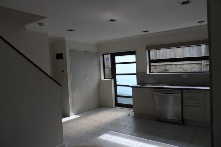 Photo of property in 12 Spoonbill Place, Unsworth Heights, Auckland, 0632