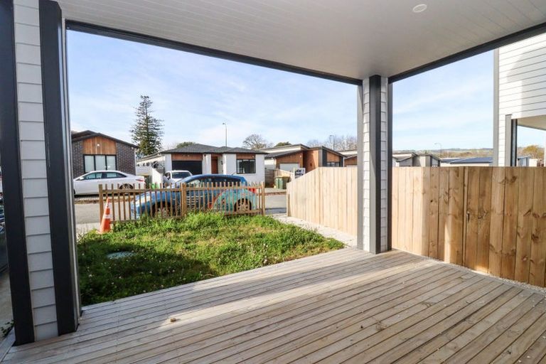 Photo of property in 21 Farranfore Road, Opaheke, Papakura, 2113
