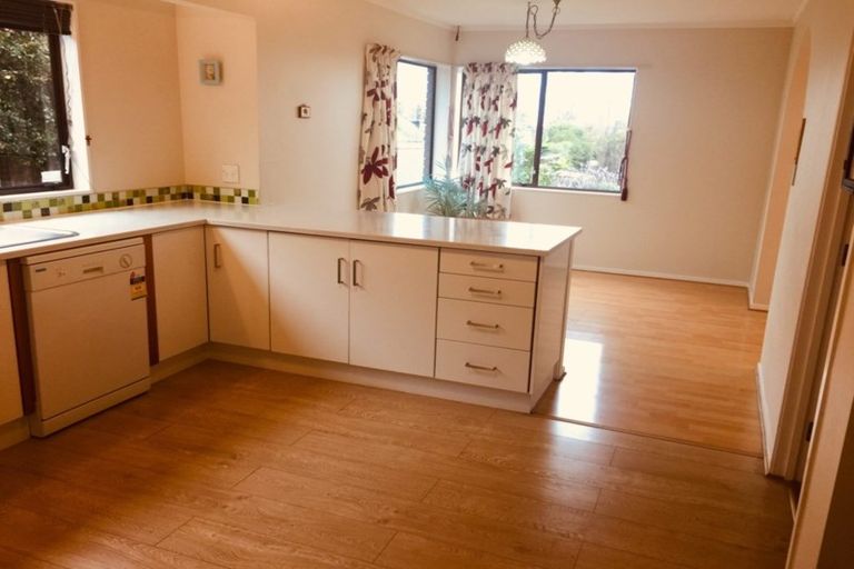 Photo of property in 2/14 Chip Grove, Sunnyhills, Auckland, 2010