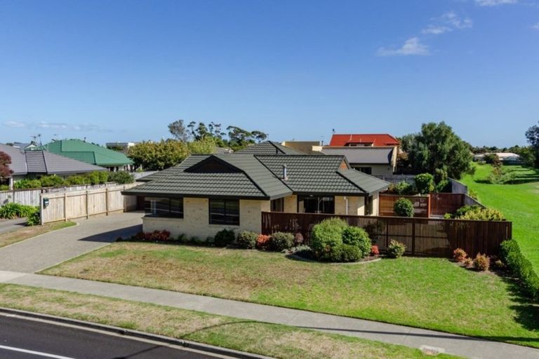 Photo of property in 146 Guildford Drive, Paraparaumu Beach, Paraparaumu, 5032