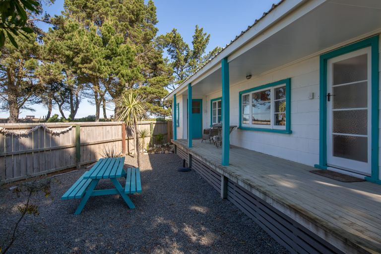 Photo of property in 19 South Crescent, Amberley, 7481