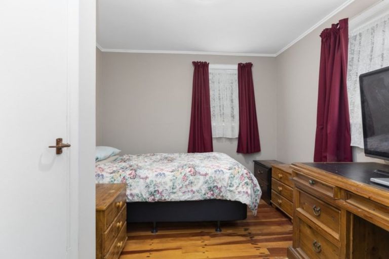 Photo of property in 11 Amundsen Grove, Stokes Valley, Lower Hutt, 5019