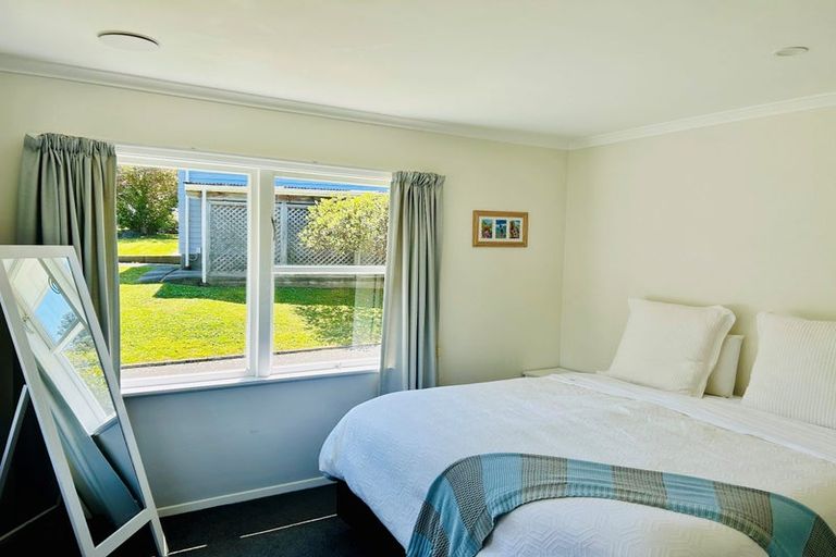 Photo of property in 4 Saint Johns Terrace, Tawa, Wellington, 5028