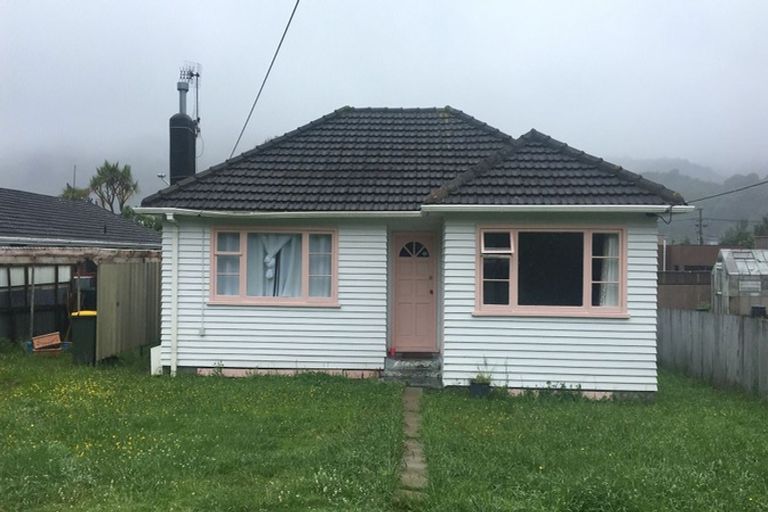 Photo of property in 15 Bledisloe Crescent, Wainuiomata, Lower Hutt, 5014