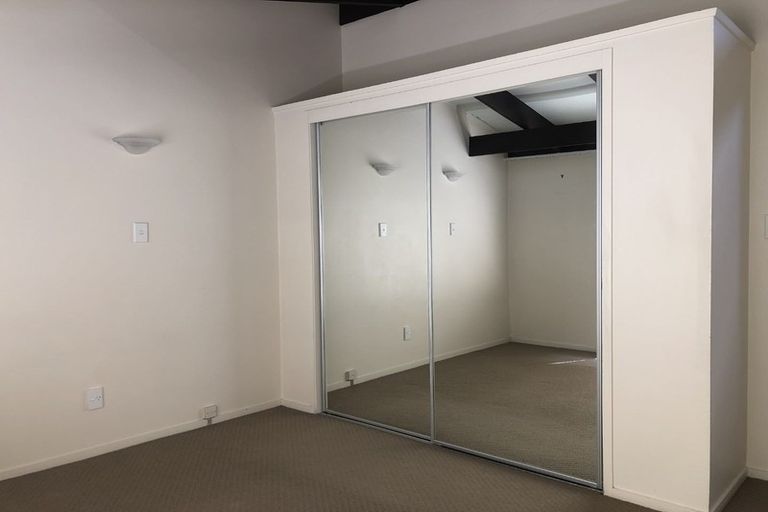 Photo of property in 1/13 Girrahween Drive, Totara Vale, Auckland, 0629