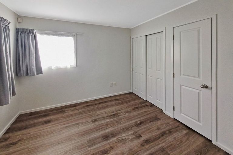 Photo of property in 112a Tiroroa Avenue, Te Atatu South, Auckland, 0610