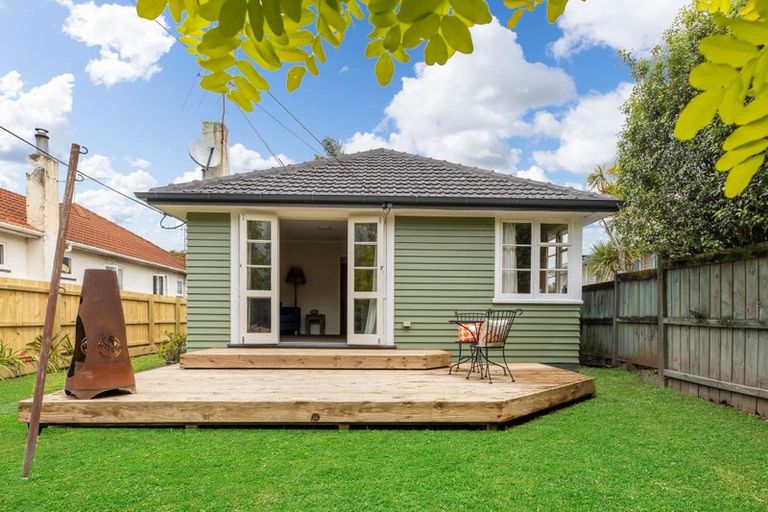 Photo of property in 22 Glengarry Road, Glen Eden, Auckland, 0602