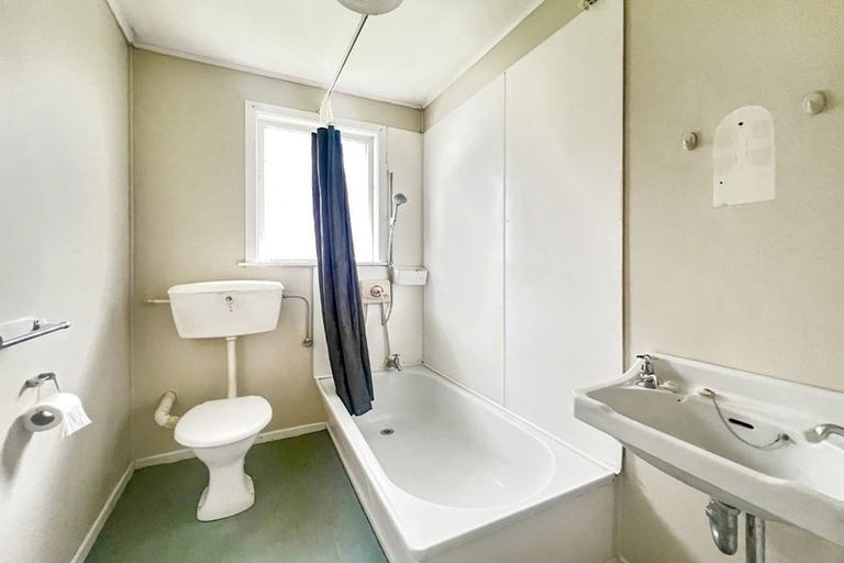 Photo of property in 29a Farmer Crescent, Taita, Lower Hutt, 5011