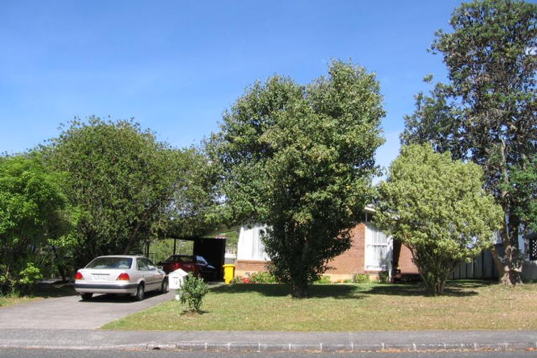 Photo of property in 12 Cockayne Crescent, Sunnynook, Auckland, 0620