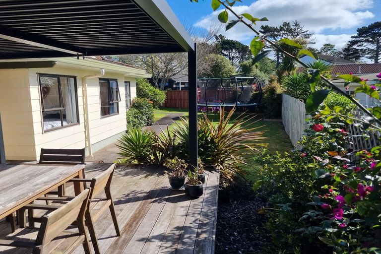 Photo of property in 15 Oakmont Place, Wattle Downs, Auckland, 2103