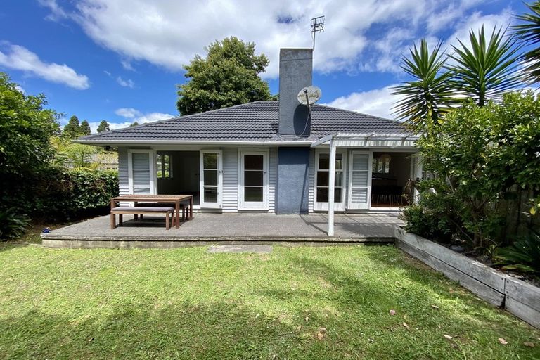 Photo of property in 1/71 Verran Road, Birkenhead, Auckland, 0626